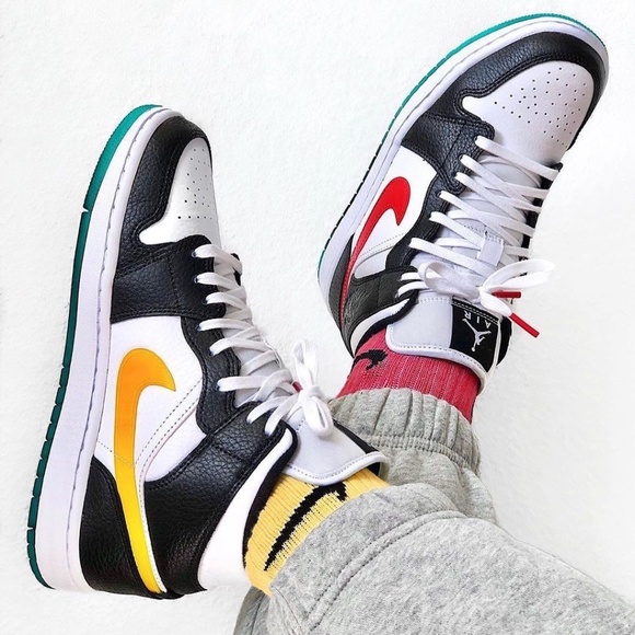 Air Jordan 1 Mid Alternate Swoosh BQ6472-063 like NEW - Picture 1 of 8